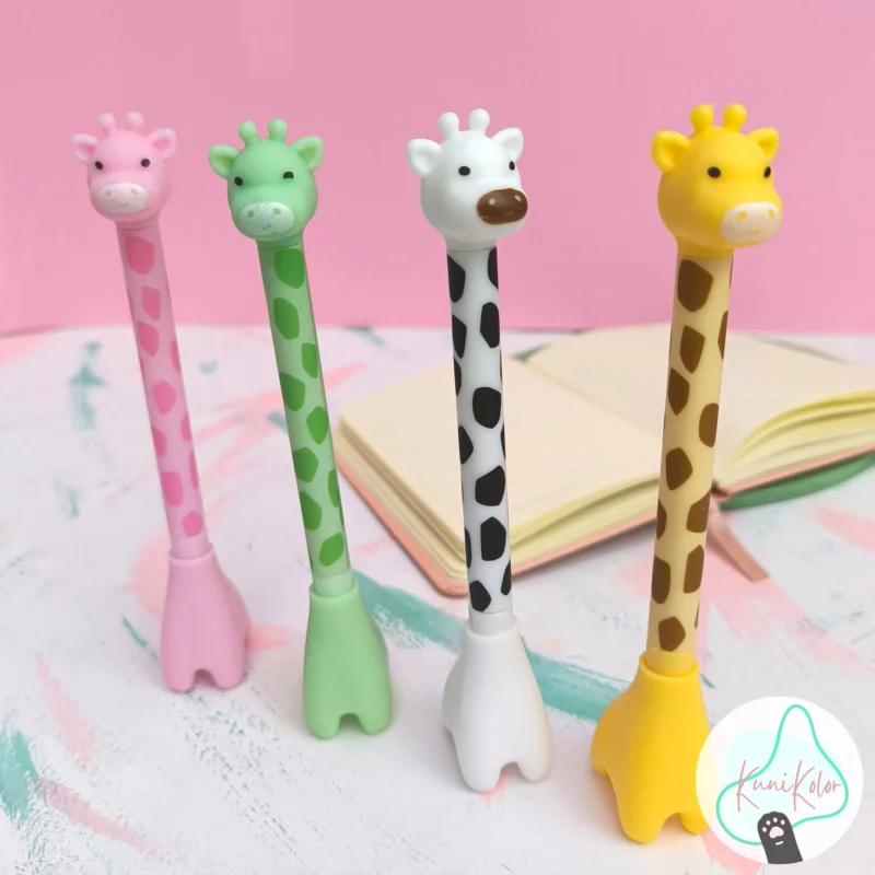 Esfero de jirafa en 4 colores diferentes, rosa, verde, blanco y amarillo con mina negra de 0.5mm
