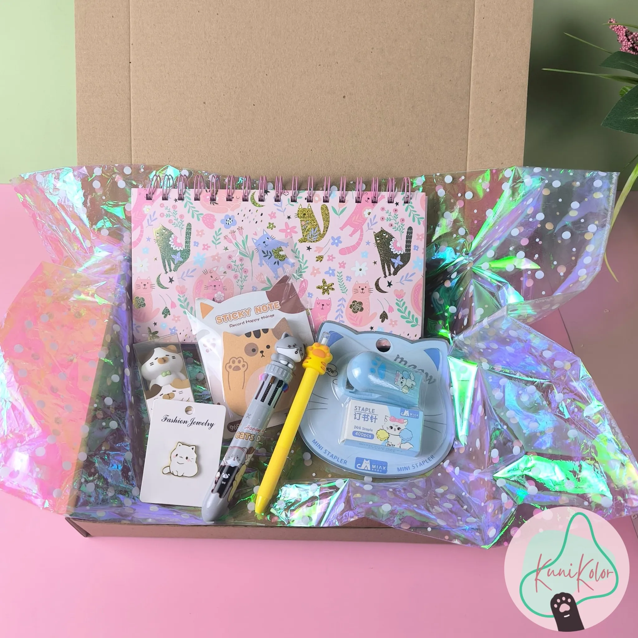 Kit de Papelería gatos 1 Kit gatos planeador mesa post it lapiz infinito esfero multiminas cosedora pin gaticos caja personalizable 01 Kit de Papelería gatos