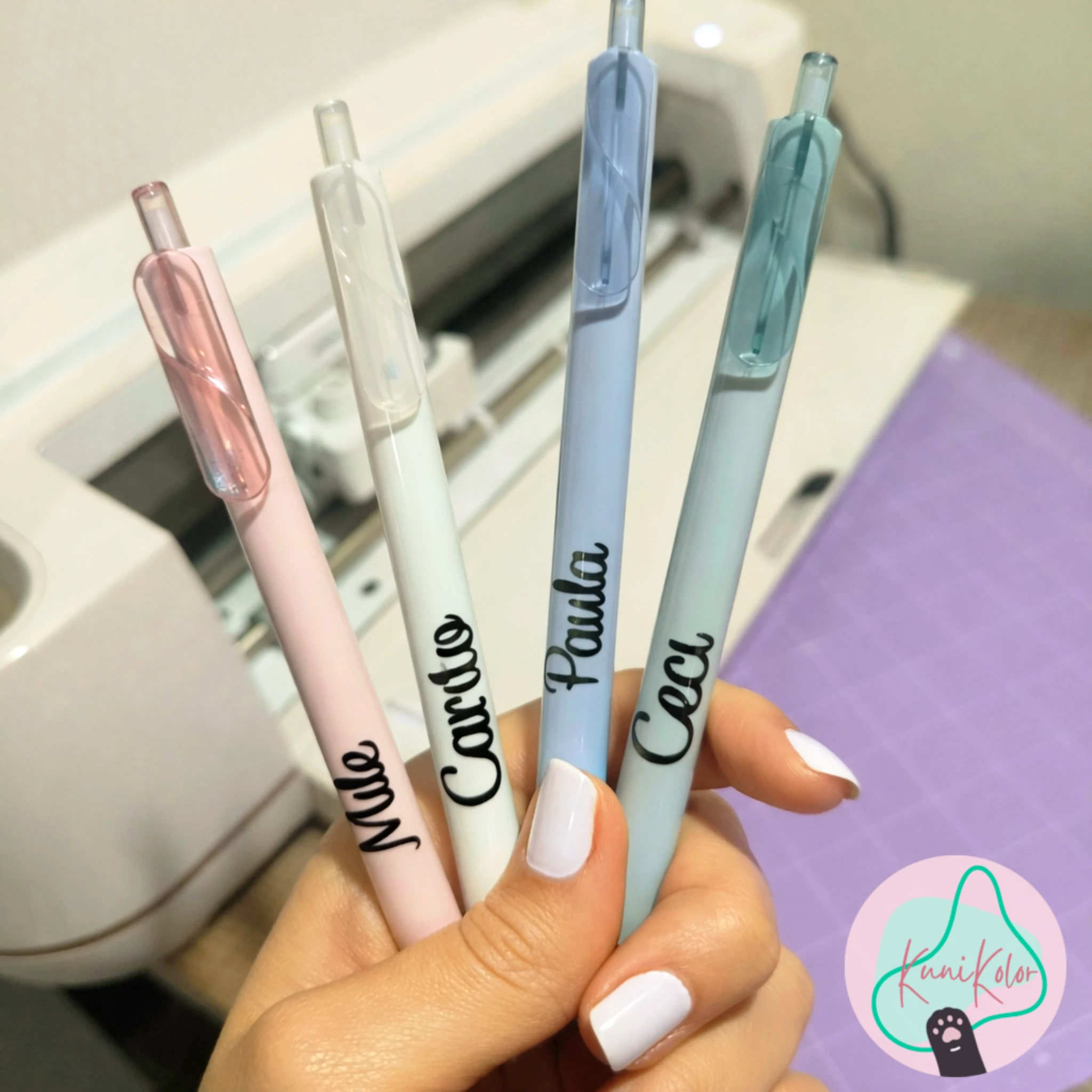 Detalle Día de la Mujer 3 Esferos lapiceros retractil pastel 0.7mm personalizados kunikolor 01 Detalle Día de la Mujer - Image 3