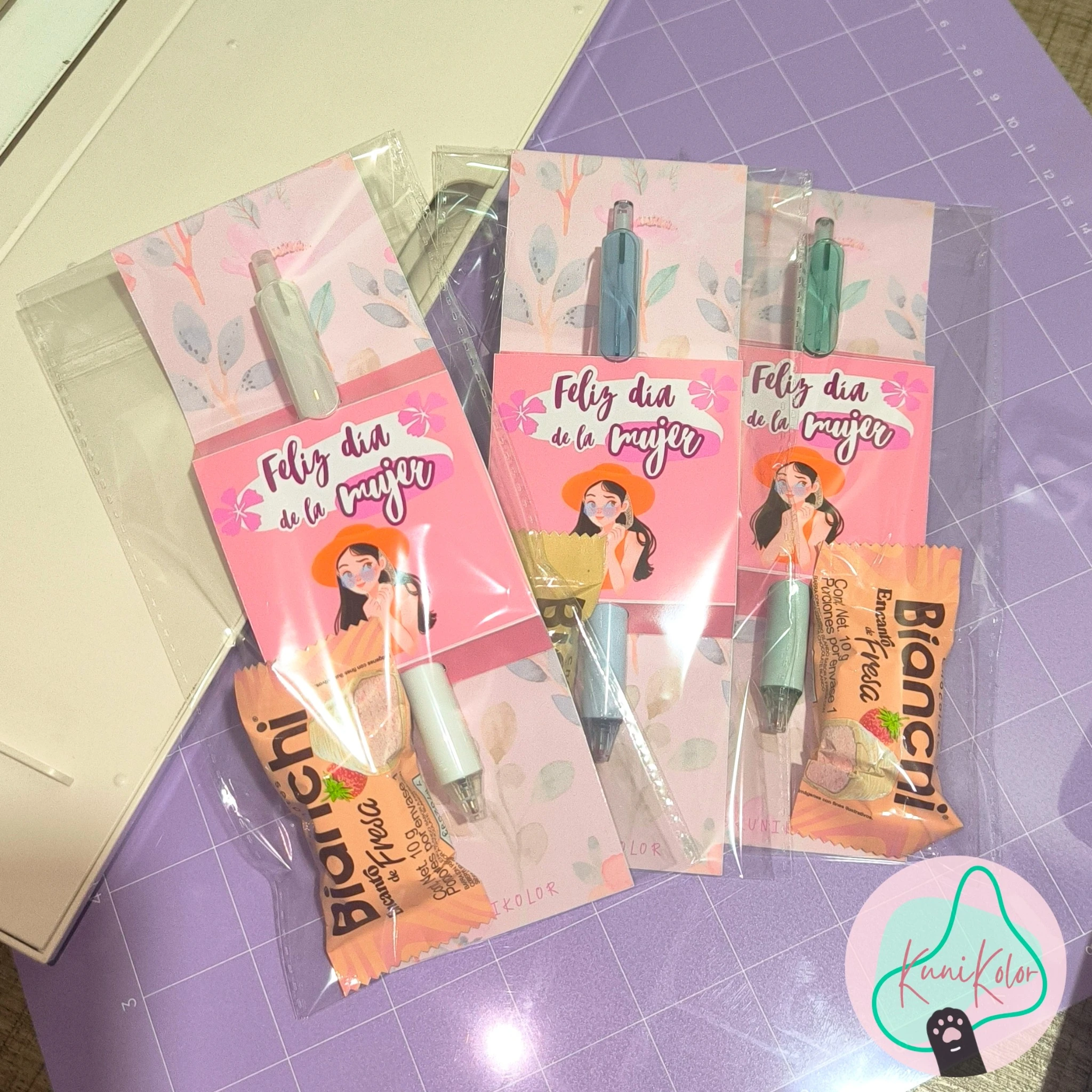 Detalle Día de la Mujer 1 detalle dia de la mujer esfero lapicero personalizado kunikolor kawaii 02 Detalle Día de la Mujer